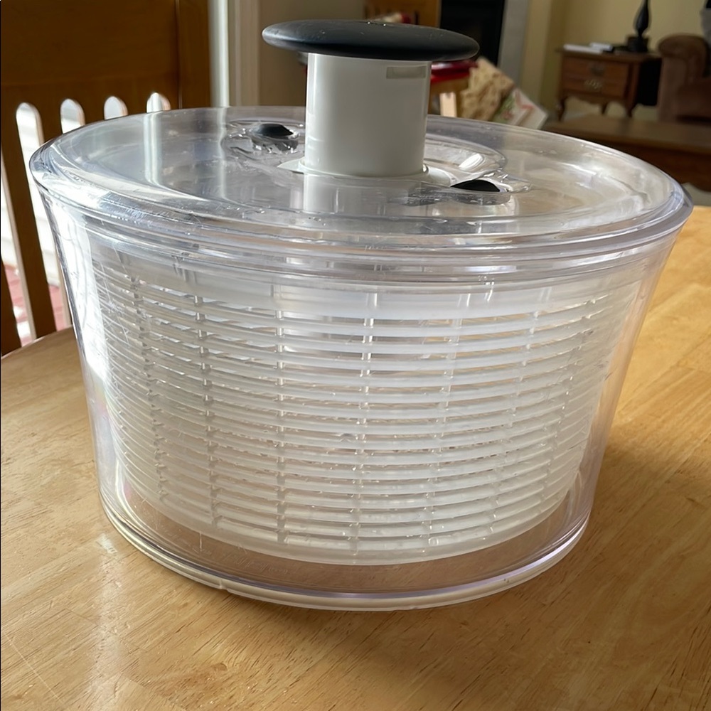 Oxo Gray and Black Salad Spinner Kitchen Tool